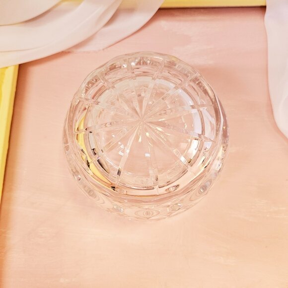 Clear Crystal Round Bowl, Pineapple Tops with Scalloped Edges, Vintage - Picture 5 of 7